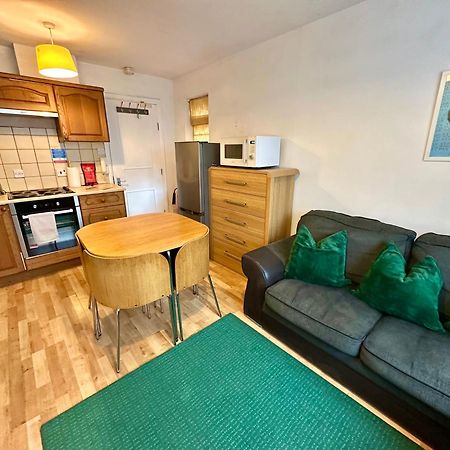 Pound Corner Apartamento Godalming Exterior foto