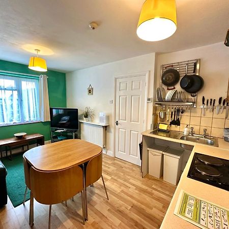 Pound Corner Apartamento Godalming Exterior foto