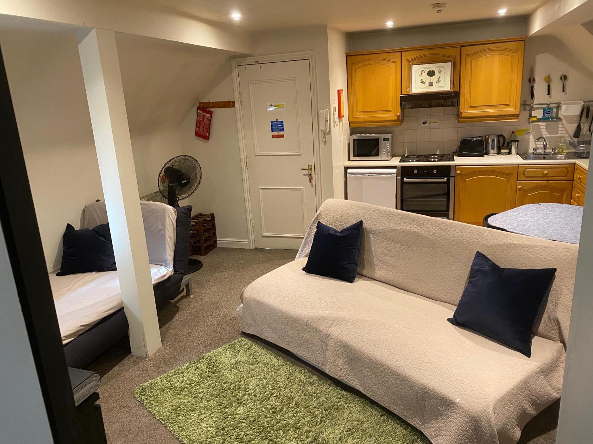 Pound Corner Apartamento Godalming Exterior foto